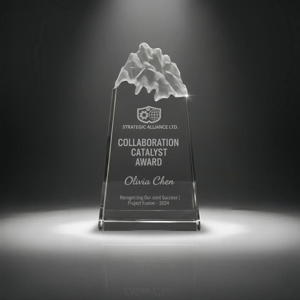 Mountain peak-shaped crystal trophy for collaborative achievements